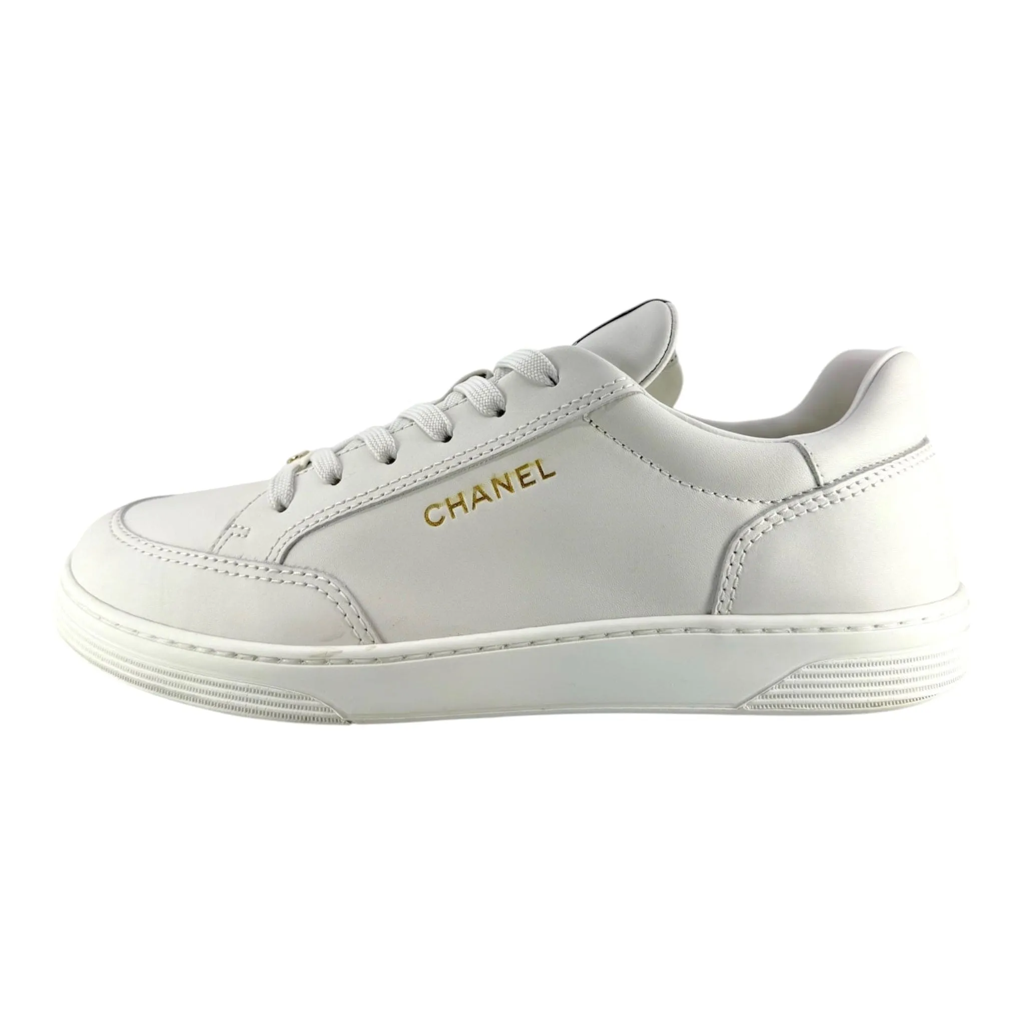 Chanel Logo Calfskin Sneaker Low White Pre-Owned
